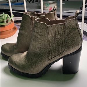 Ankle boots